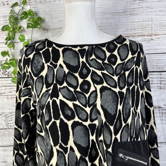 Stylish Black and White Women's Sweater - Picture 6 of 13